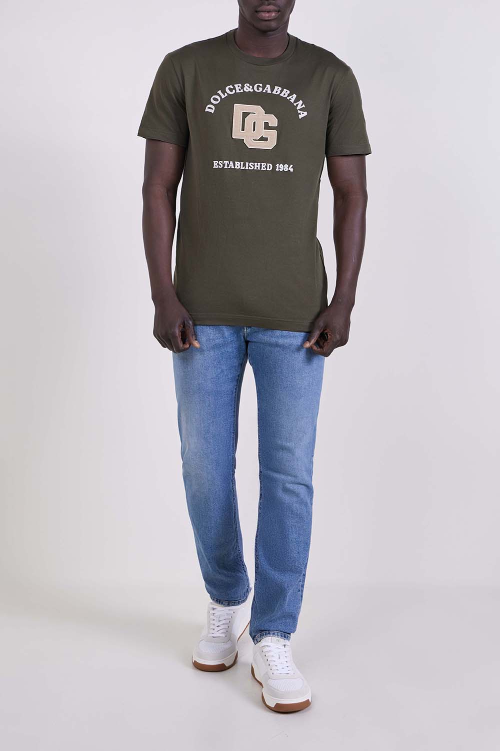 מכנסי ג'ינס בגזרת סקיני